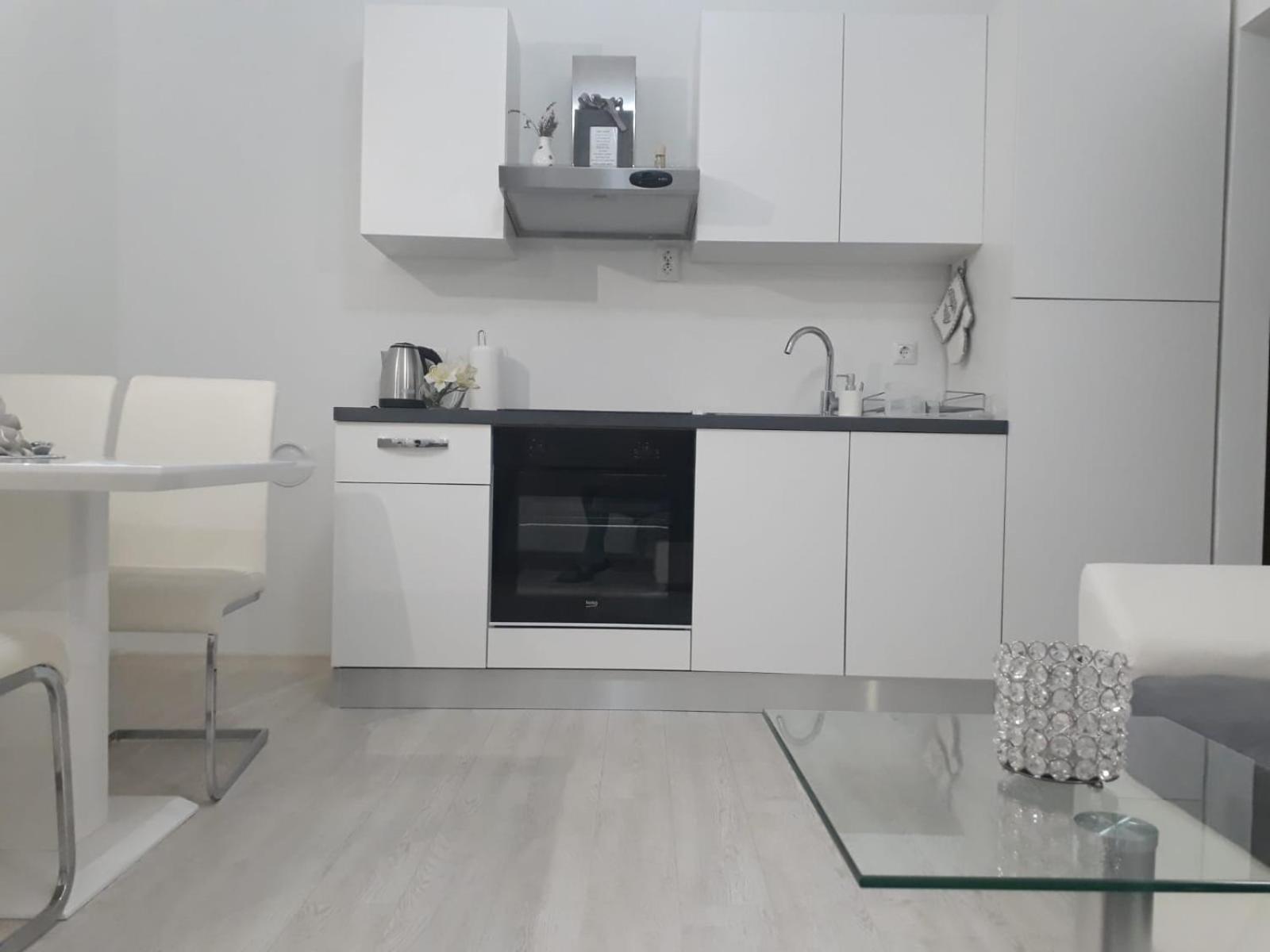 Apartman Kristina - Self Check In & Check Out オトチャッツ エクステリア 写真